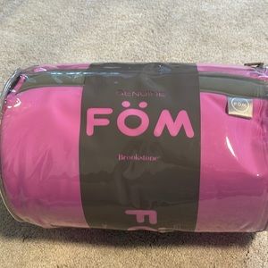 Brand new never used. In original package. 4in 1 Tablet Pillow